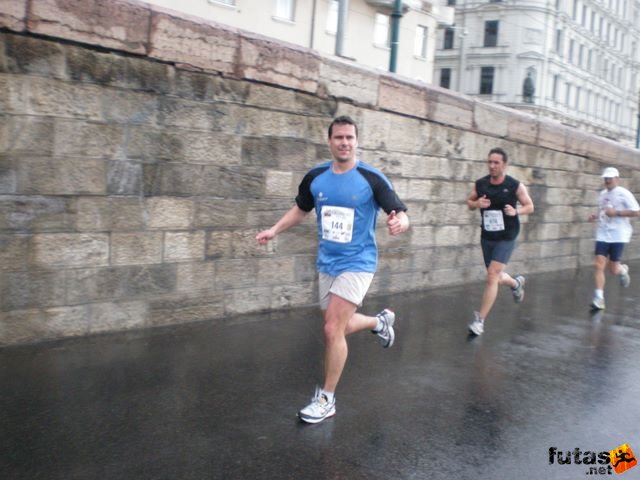 Generali futógála, rakparti 10 kilométeres futás Budapest generali_duna_parti_futogala_1748.jpg Kövér Balázs