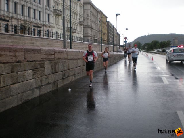 Generali futógála, rakparti 10 kilométeres futás Budapest generali_duna_parti_futogala_1752.jpg generali_duna_parti_futogala_1752.jpg