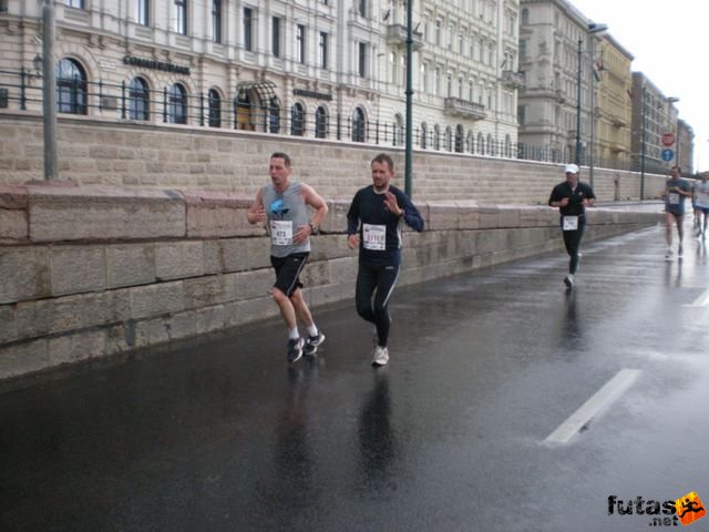 Generali futógála, rakparti 10 kilométeres futás Budapest generali_duna_parti_futogala_1756.jpg generali_duna_parti_futogala_1756.jpg