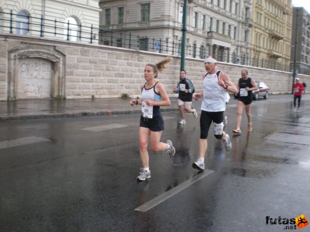 Generali futógála, rakparti 10 kilométeres futás Budapest generali_duna_parti_futogala_1772.jpg Pataki Natália