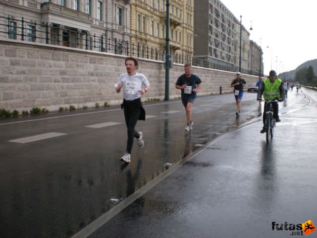 Generali futógála, rakparti 10 kilométeres futás Budapest generali_duna_parti_futogala_1779.jpg Pesti Ferenc