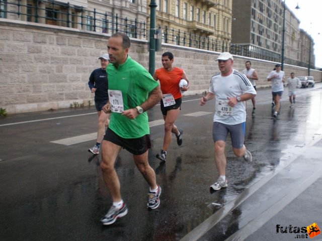 Generali futógála, rakparti 10 kilométeres futás Budapest generali_duna_parti_futogala_1781.jpg Hoffmann Géza