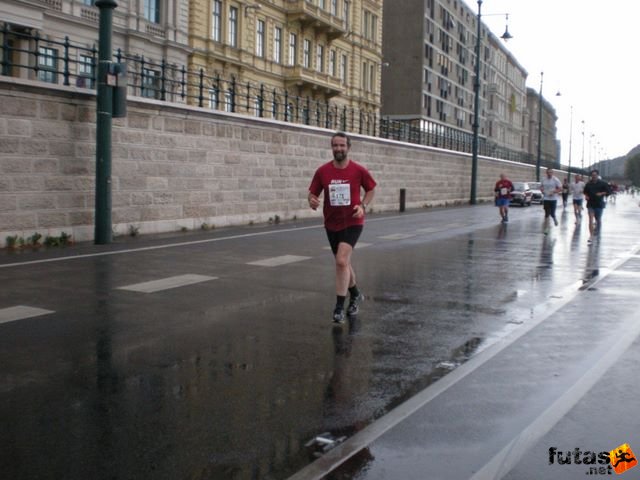 Generali futógála, rakparti 10 kilométeres futás Budapest generali_duna_parti_futogala_1783.jpg Szemlér Tamás