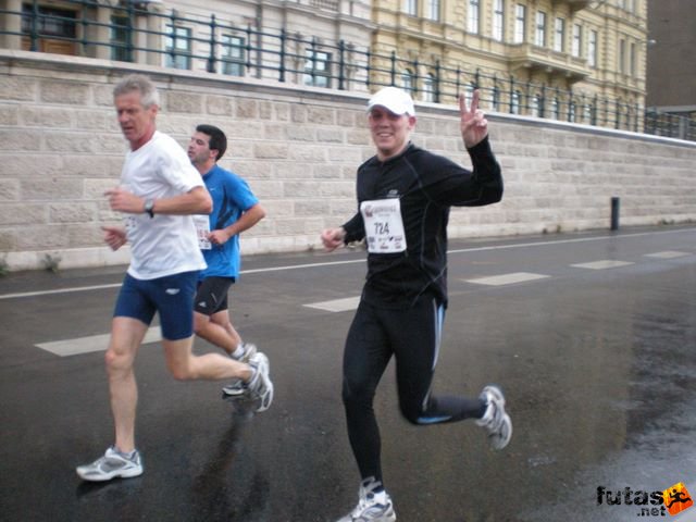 Generali futógála, rakparti 10 kilométeres futás Budapest generali_duna_parti_futogala_1785.jpg Bagi Richárd