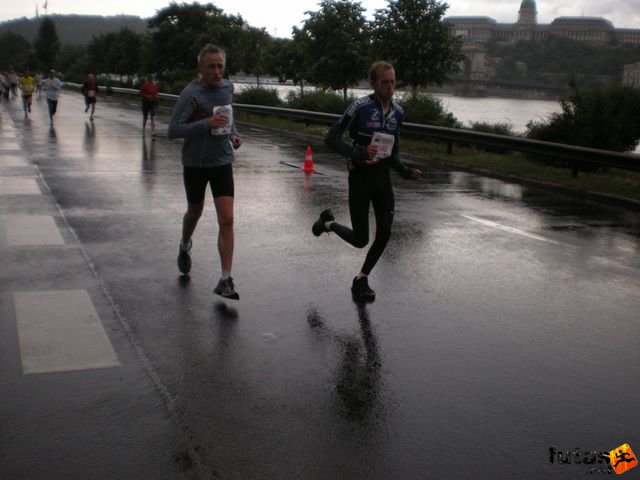 Generali futógála, rakparti 10 kilométeres futás Budapest generali_duna_parti_futogala_1792.jpg generali_duna_parti_futogala_1792.jpg