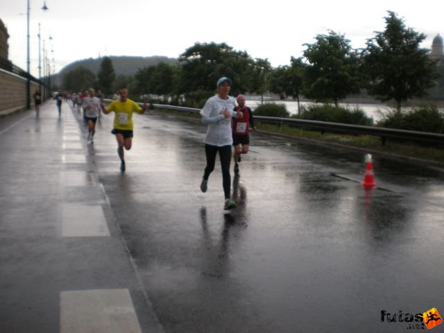 Generali futógála, rakparti 10 kilométeres futás Budapest generali_duna_parti_futogala_1793.jpg generali_duna_parti_futogala_1793.jpg
