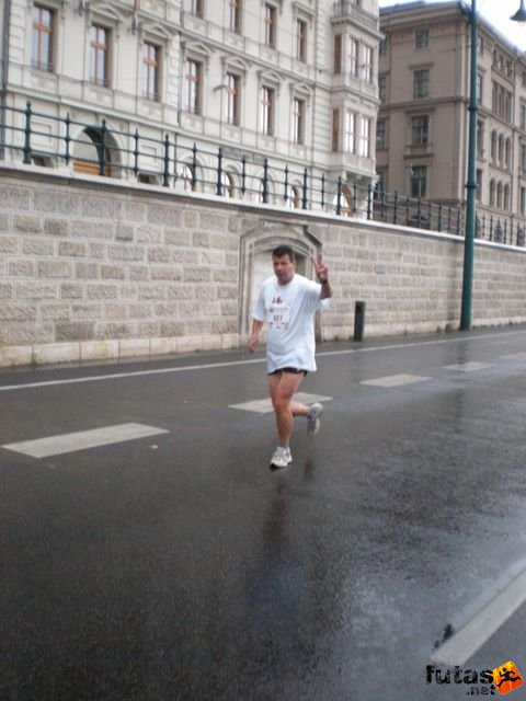 Generali futógála, rakparti 10 kilométeres futás Budapest generali_duna_parti_futogala_1811.jpg Gyenes János