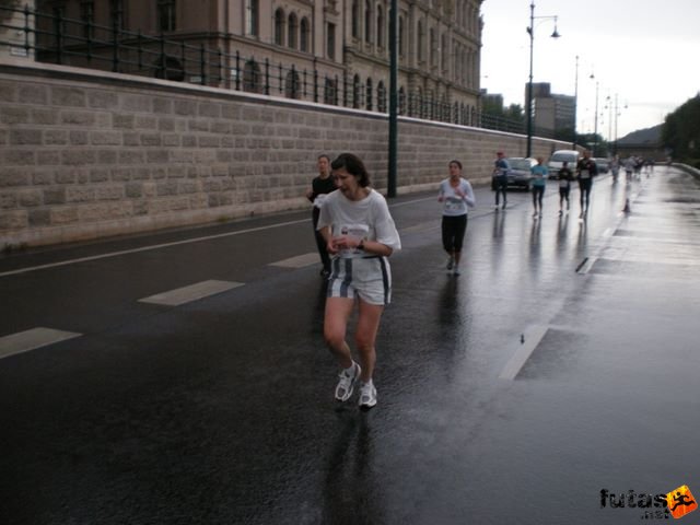 Generali futógála, rakparti 10 kilométeres futás Budapest generali_duna_parti_futogala_1816.jpg generali_duna_parti_futogala_1816.jpg