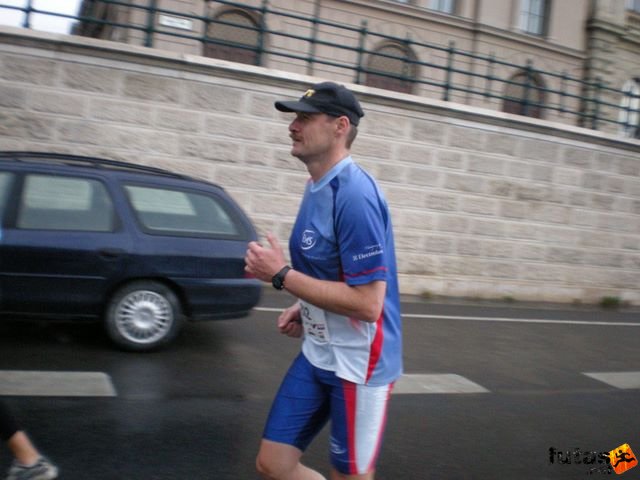 Generali futógála, rakparti 10 kilométeres futás Budapest generali_duna_parti_futogala_1823.jpg generali_duna_parti_futogala_1823.jpg