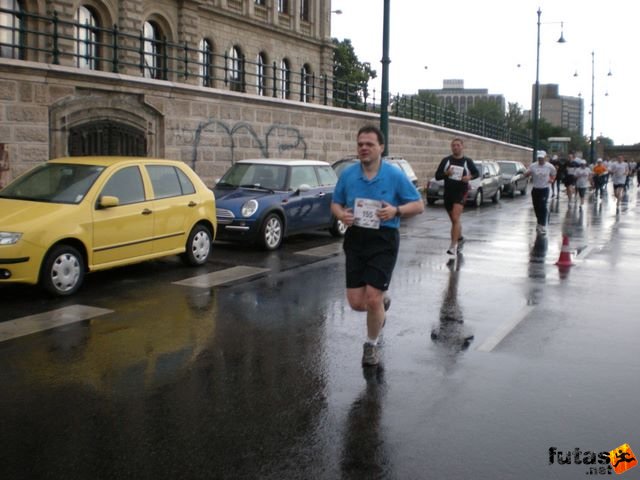 Generali futógála, 10 kilométeres Duna-parti futás Budapest generali_duna_parti_futogala_1830.jpg Várkonyi Péter