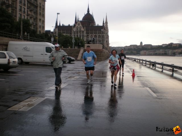 Generali futógála, 10 kilométeres Duna-parti futás Budapest generali_duna_parti_futogala_1951.jpg 10 km-es futás a rakparton