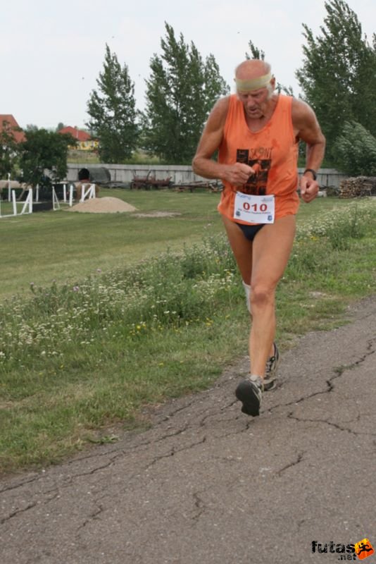 Tisza-tó Triatlon Fesztivál, Kisköre Triatlon, kiskore_triatlon_774.jpg Karcsi bácsi triatlon futás