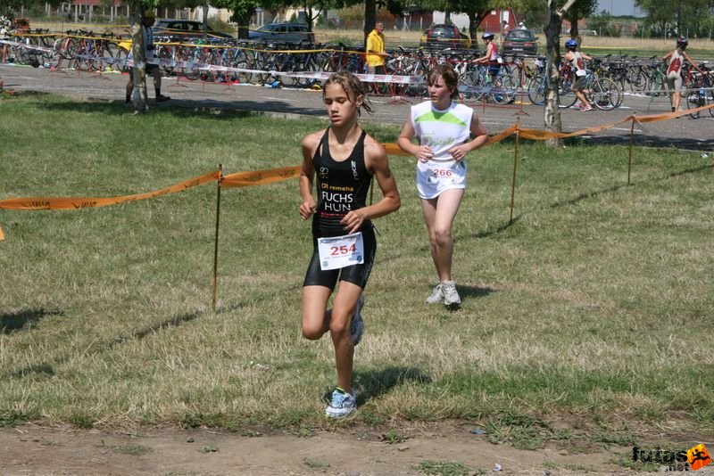 Tisza-tó Triatlon Fesztivál, Kisköre Triatlon kiskore_triatlon_376.jpg Triatlon Gyermek Ranglista , FUCHS DÓRA női gyerek kategótira első