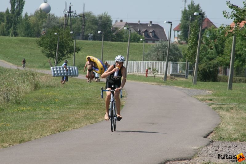 Tisza-tó Triatlon Fesztivál, Kisköre Triatlon kiskore_triatlon_448.jpg első kerékpáros