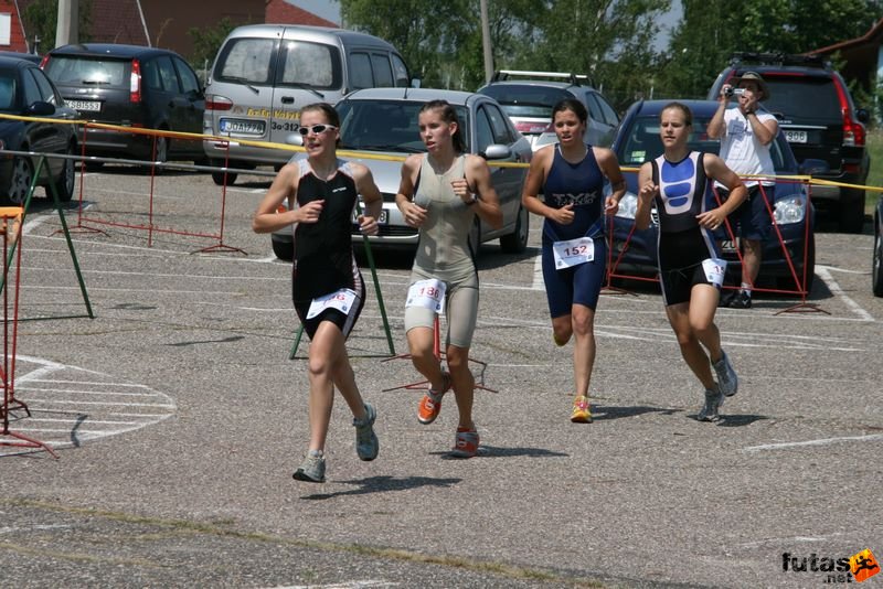 Tisza-tó Triatlon Fesztivál, Kisköre Triatlon kiskore_triatlon_471.jpg SZABÓ ADRIENN,HEGYI BRIGITTA RENÁTA,TÓTH ZSÓFIA,