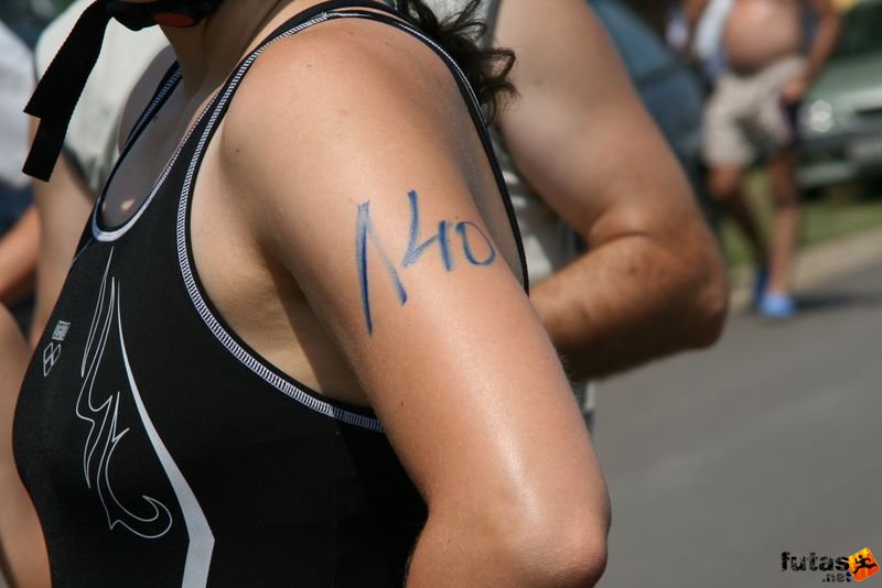 Tisza-tó Triatlon Fesztivál, Kisköre Triatlon kiskore_triatlon_486.jpg triatlon rajtszám a karon