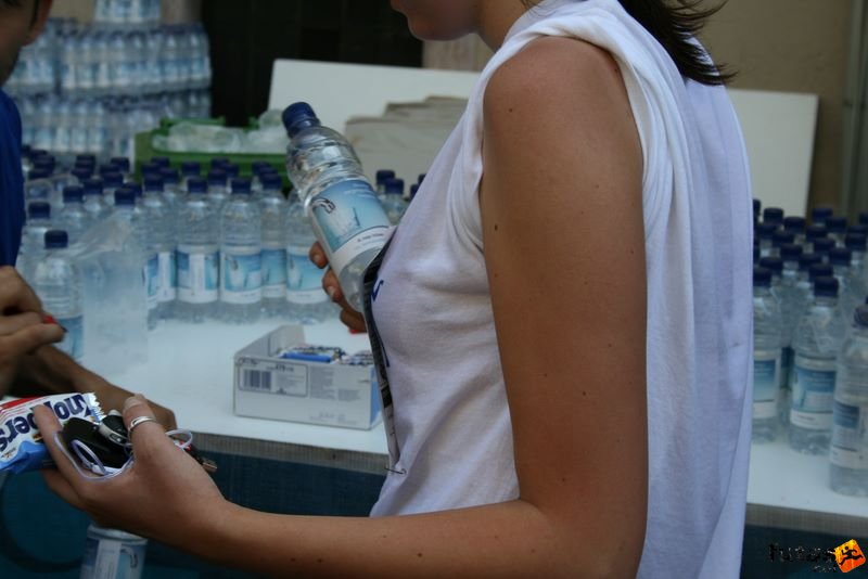16. K&H Marathon és félmaraton váltó maraton_1682.jpg víz K&H Olimpiai Marathon és félmaraton váltó futás Budapest képek 5. fotók maraton_1682.jpg víz