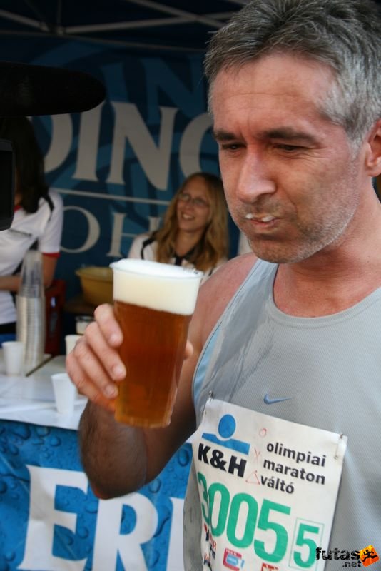 16. K&H Marathon és félmaraton váltó maraton_1684.jpg sör K&H Olimpiai Marathon és félmaraton váltó futás Budapest képek 5. fotók maraton_1684.jpg sör