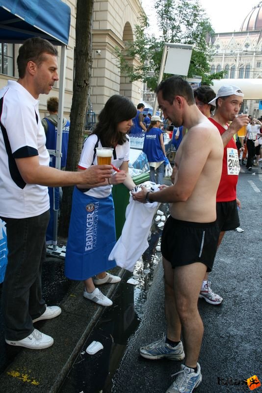 16. K&H Marathon és félmaraton váltó maraton_1687.jpg x és sör K&H Olimpiai Marathon és félmaraton váltó futás Budapest képek 5. fotók maraton_1687.jpg x és sör