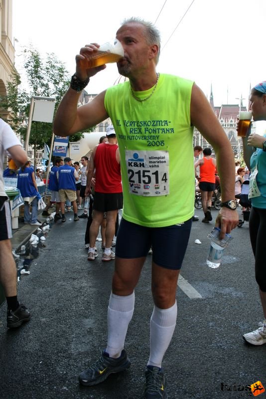 16. K&H Marathon és félmaraton váltó maraton_1690.jpg Vérteskozma Rex Fontana futóverseny és a sör K&H Olimpiai Marathon és félmaraton váltó futás Budapest képek 5. fotók maraton_1690.jpg Vérteskozma Rex Fontana futóverseny és a sör