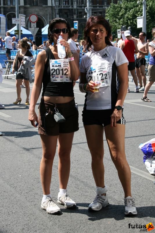 16. K&H Marathon és félmaraton váltó maraton_1702.jpg lányok K&H Olimpiai Marathon és félmaraton váltó futás Budapest képek 5. fotók maraton_1702.jpg lányok