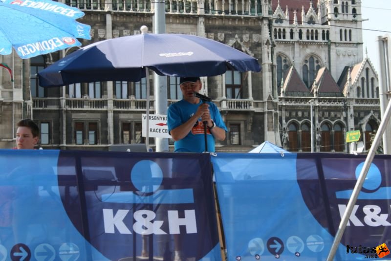 16. K&H Marathon és félmaraton váltó maraton_1703.jpg Péter Attila árnyékban K&H Olimpiai Marathon és félmaraton váltó futás Budapest képek 5. fotók maraton_1703.jpg Péter Attila árnyékban