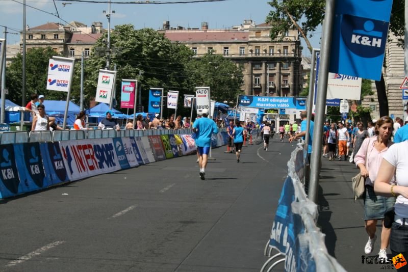 16. K&H Marathon és félmaraton váltó maraton_1709.jpg maraton_1709.jpg K&H Olimpiai Marathon és félmaraton váltó futás Budapest képek 5. fotók maraton_1709.jpg maraton_1709.jpg