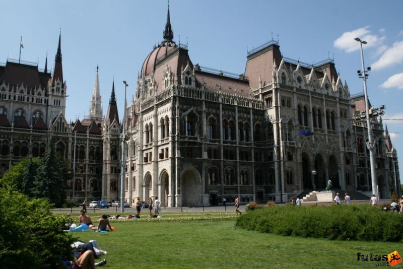 16. K&H Marathon és félmaraton váltó maraton_1721.jpg Országház Budapest, Kossuth tér K&H Olimpiai Marathon és félmaraton váltó futás Budapest képek 5. fotók maraton_1721.jpg Országház Budapest, Kossuth tér