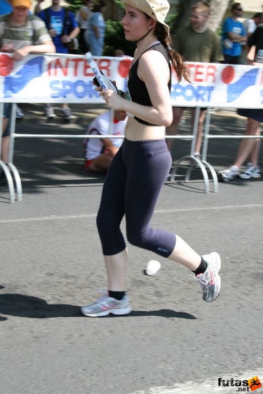 16. K&H Marathon és félmaraton váltó maraton_1722.jpg futó lány K&H Olimpiai Marathon és félmaraton váltó futás Budapest képek 5. fotók maraton_1722.jpg futó lány
