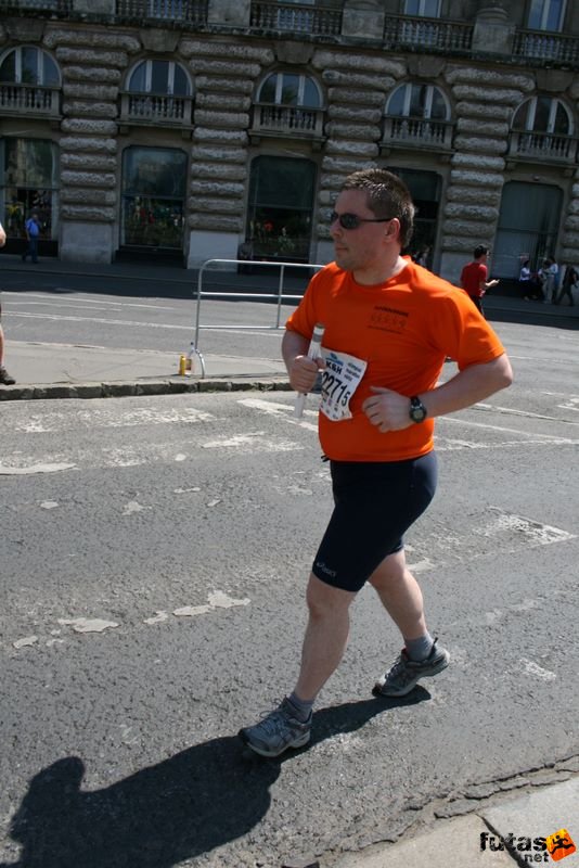 16. K&H Marathon és félmaraton váltó maraton_1726.jpg hajrá futóbolondok K&H Olimpiai Marathon és félmaraton váltó futás Budapest képek 5. fotók maraton_1726.jpg hajrá futóbolondok