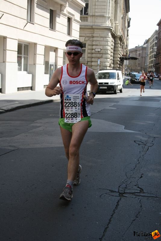 16. K&H Marathon és félmaraton váltó maraton_1728.jpg Uccu Ecu K&H Olimpiai Marathon és félmaraton váltó futás Budapest képek 5. fotók maraton_1728.jpg Uccu Ecu