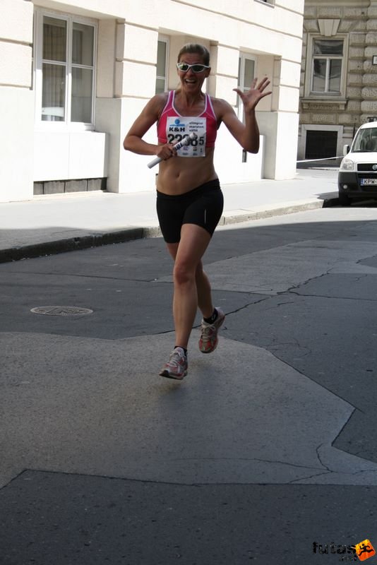 16. K&H Marathon és félmaraton váltó maraton_1729.jpg helló, csak vidáman futunk! K&H Olimpiai Marathon és félmaraton váltó futás Budapest képek 5. fotók maraton_1729.jpg helló, csak vidáman futunk!