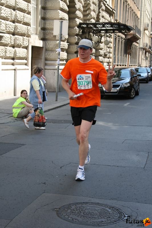 16. K&H Marathon és félmaraton váltó maraton_1734.jpg Woodwill futócsapat K&H Olimpiai Marathon és félmaraton váltó futás Budapest képek 5. fotók maraton_1734.jpg Woodwill futócsapat