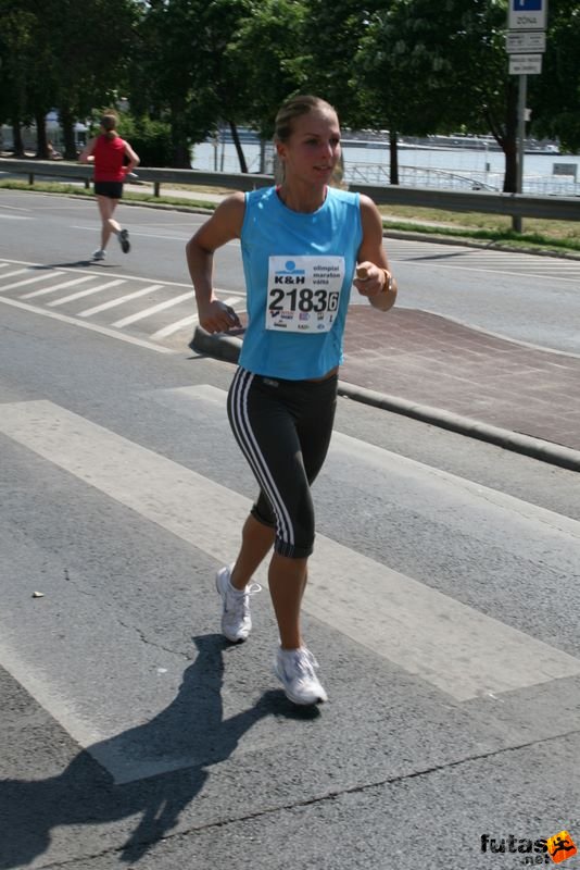 16. K&H Marathon és félmaraton váltó maraton_1761.jpg NKB futók K&H Olimpiai Marathon és félmaraton váltó futás Budapest képek 5. fotók maraton_1761.jpg NKB futók