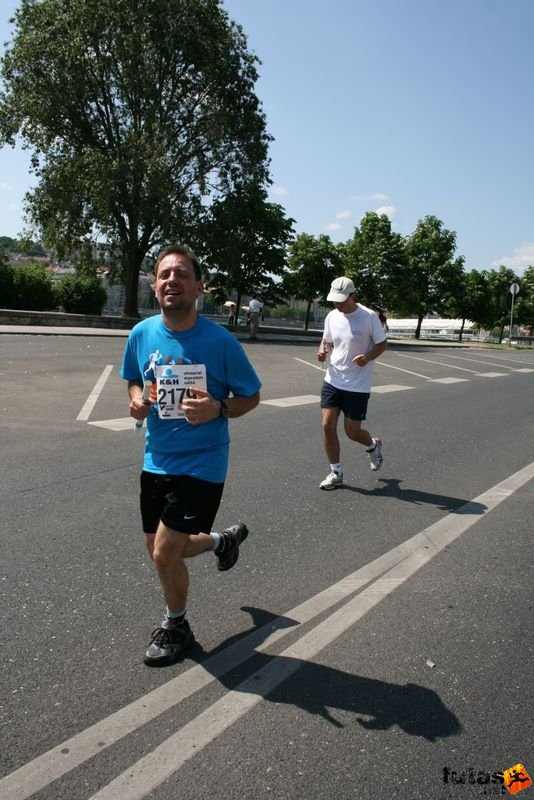 16. K&H Marathon és félmaraton váltó maraton_1763.jpg maraton_1763.jpg K&H Olimpiai Marathon és félmaraton váltó futás Budapest képek 5. fotók maraton_1763.jpg maraton_1763.jpg