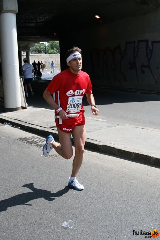 16. K&H Marathon és félmaraton váltó maraton_1765.jpg Van Neon, futók K&H Olimpiai Marathon és félmaraton váltó futás Budapest képek 5. fotók maraton_1765.jpg Van Neon, futók