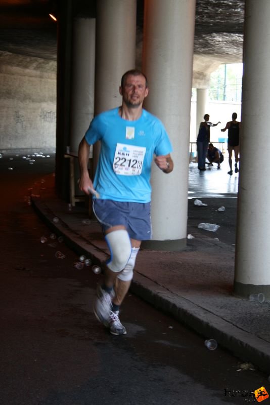 16. K&H Marathon és félmaraton váltó maraton_1768.jpg Pénzügyminisztérium futók K&H Olimpiai Marathon és félmaraton váltó futás Budapest képek 5. fotók maraton_1768.jpg Pénzügyminisztérium futók