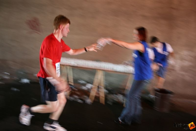 16. K&H Marathon és félmaraton váltó maraton_1786.jpg kicsit homályos a látásom ily melegben, vizet! K&H Olimpiai Marathon és félmaraton váltó futás Budapest képek 5. fotók maraton_1786.jpg kicsit homályos a látásom ily melegben, vizet!