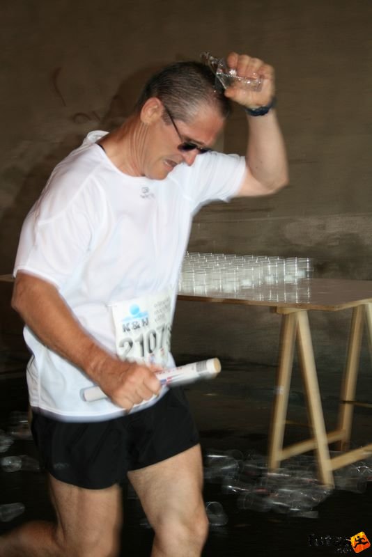 16. K&H Marathon és félmaraton váltó maraton_1805.jpg futás, vizet! K&H Olimpiai Marathon és félmaraton váltó futás Budapest képek 5. fotók maraton_1805.jpg futás, vizet!