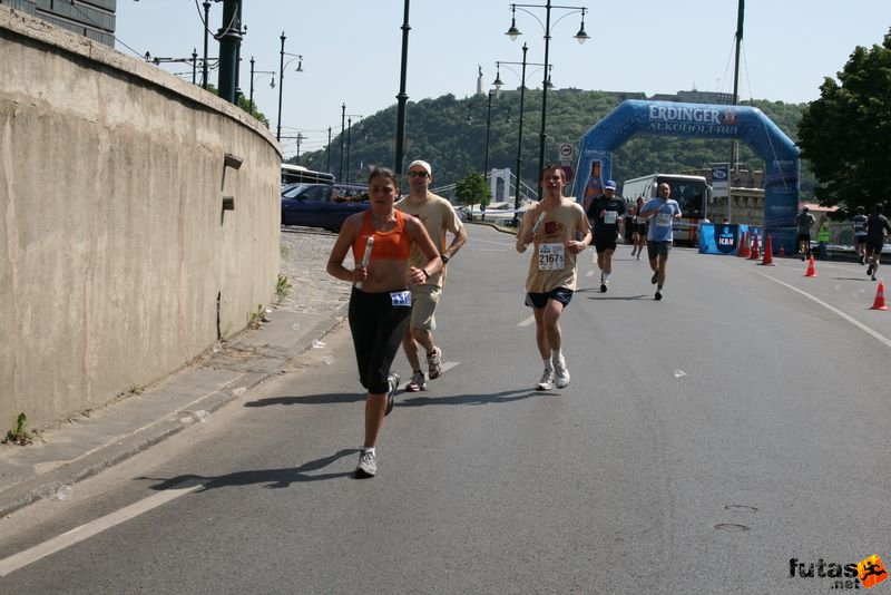 16. K&H Marathon és félmaraton váltó maraton_1814.jpg maraton_1814.jpg K&H Olimpiai Marathon és félmaraton váltó futás Budapest képek 5. fotók maraton_1814.jpg maraton_1814.jpg