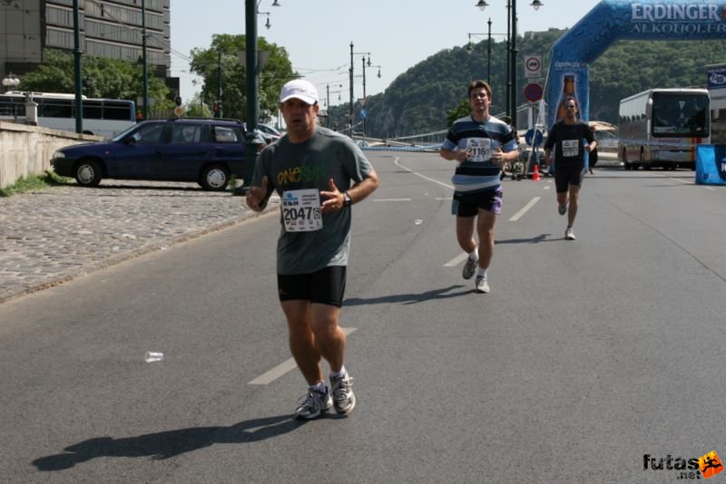 16. K&H Marathon és félmaraton váltó maraton_1816.jpg maraton_1816.jpg K&H Olimpiai Marathon és félmaraton váltó futás Budapest képek 5. fotók maraton_1816.jpg maraton_1816.jpg