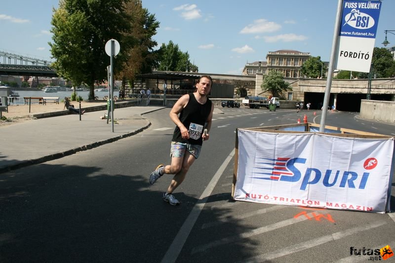 16. K&H Marathon és félmaraton váltó maraton_1818.jpg futás fordító K&H Olimpiai Marathon és félmaraton váltó futás Budapest képek 5. fotók maraton_1818.jpg futás fordító