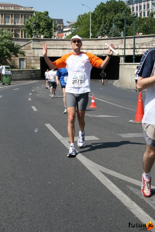 16. K&H Marathon és félmaraton váltó maraton_1822.jpg amatőr K&H Olimpiai Marathon és félmaraton váltó futás Budapest képek 5. fotók maraton_1822.jpg amatőr