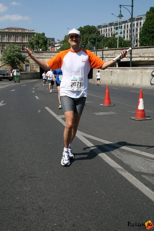 16. K&H Marathon és félmaraton váltó maraton_1823.jpg amatőr ezúttal nem csak fejben fut K&H Olimpiai Marathon és félmaraton váltó futás Budapest képek 5. fotók maraton_1823.jpg amatőr ezúttal nem csak fejben fut