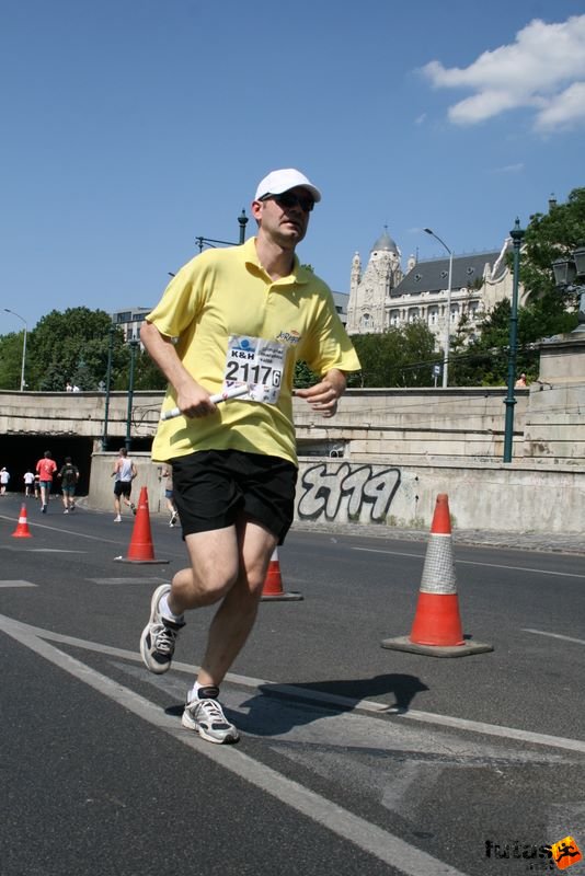 16. K&H Marathon és félmaraton váltó maraton_1828.jpg maraton_1828.jpg K&H Olimpiai Marathon és félmaraton váltó futás Budapest képek 5. fotók maraton_1828.jpg maraton_1828.jpg