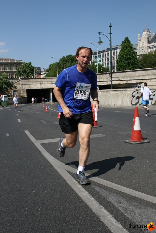 16. K&H Marathon és félmaraton váltó maraton_1842.jpg maraton_1842.jpg K&H Olimpiai Marathon és félmaraton váltó futás Budapest képek 5. fotók maraton_1842.jpg maraton_1842.jpg