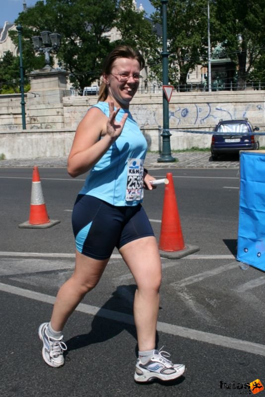 16. K&H Marathon és félmaraton váltó maraton_1850.jpg berzsó, vátlóban K&H Olimpiai Marathon és félmaraton váltó futás Budapest képek 5. fotók maraton_1850.jpg berzsó, vátlóban