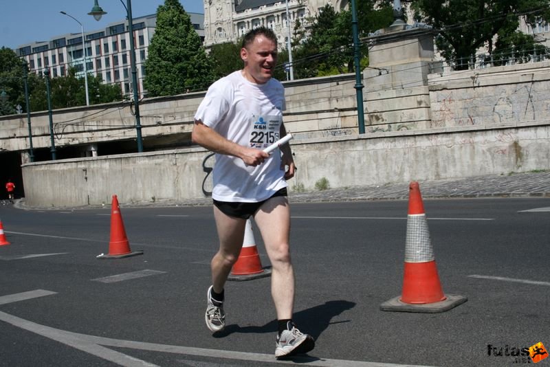 16. K&H Marathon és félmaraton váltó maraton_1854.jpg maraton_1854.jpg K&H Olimpiai Marathon és félmaraton váltó futás Budapest képek 5. fotók maraton_1854.jpg maraton_1854.jpg
