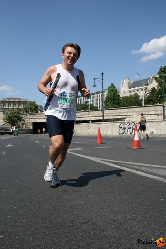 16. K&H Marathon és félmaraton váltó maraton_1857.jpg maraton_1857.jpg K&H Olimpiai Marathon és félmaraton váltó futás Budapest képek 5. fotók maraton_1857.jpg maraton_1857.jpg
