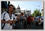 K&H Olimpiai Marathon és félmaraton váltó futás Budapest képek 5. fotók sör osztás futóknak, alkoholmentes